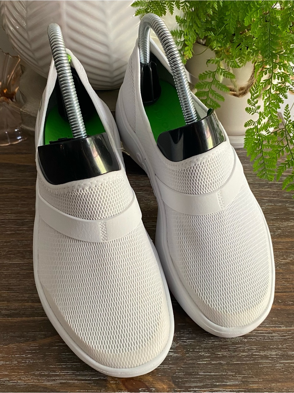 OOFOS OOmg Low Mesh Slip On Recovery Comfortable Shoes Sneakers Womens 7 White - Picture 6 of 10